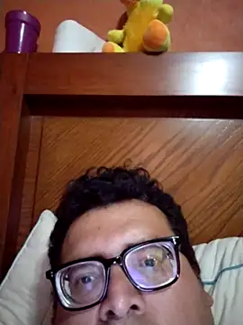 Snapshot of Santiagoqro85 chatting on 10/26/25, 03:51 Santiagoqro85 online show from 10/26/25, 03:51