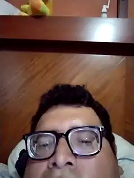 Snapshot of Santiagoqro85 chatting on 10/23/25, 01:32 Santiagoqro85 online show from 10/23/25, 01:32