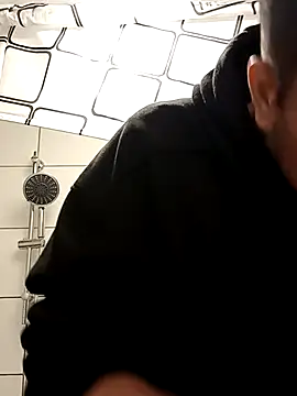 Snapshot of eyepach96 chatting on 09/25/25, 10:27 eyepach96 online show from 09/25/25, 10:27