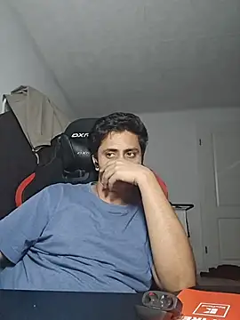 Snapshot of eyepach96 chatting on 11/06/25, 01:09 eyepach96 online show from 11/06/25, 01:09