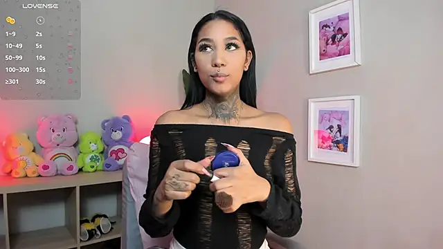 Snapshot of Anaya_olyx chatting on 10/02/25, 05:00 Anaya olyx online show from 10/02/25, 05:00