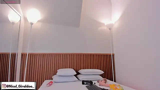 nicol giraldoo online show from 02/20/26, 06:19