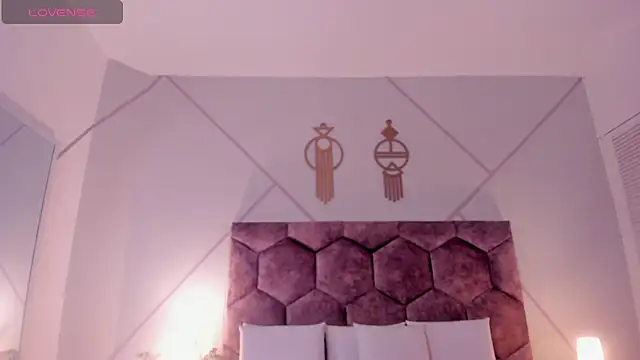 nicol giraldoo online show from 03/11/26, 04:06