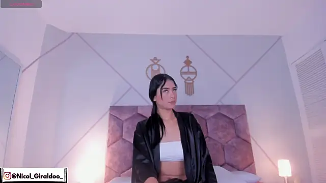 nicol giraldoo online show from 04/09/26, 04:03