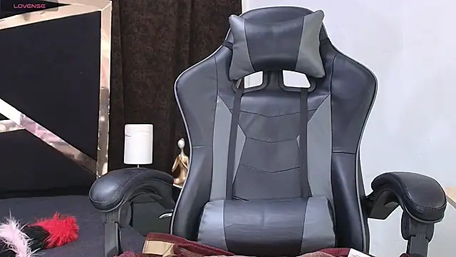 Snapshot of luna_brown7 chatting on 12/17/25, 07:02 luna brown7 online show from 12/17/25, 07:02