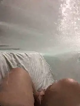 luzmelzinha online show from 10/15/25, 03:27