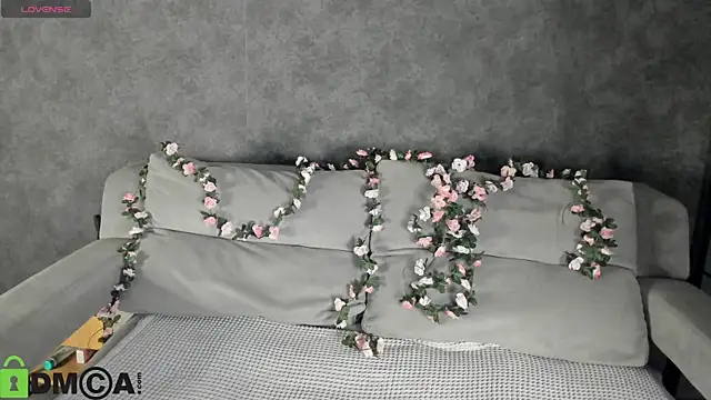 Snapshot of Raybe-Vins chatting on 11/14/25, 05:27 Raybe-Vins online show from 11/14/25, 05:27