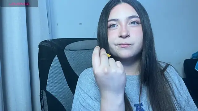 valentinauwu online show from 11/29/25, 12:33