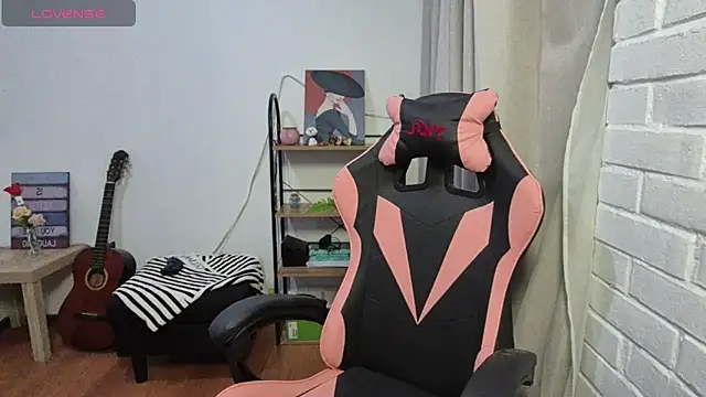 valentinauwu online show from 03/17/26, 12:24