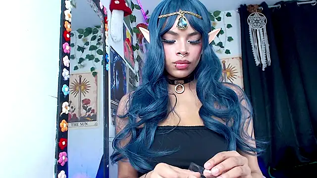 Snapshot of Raven_luv chatting on 10/10/25, 01:17 Raven luv online show from 10/10/25, 01:17