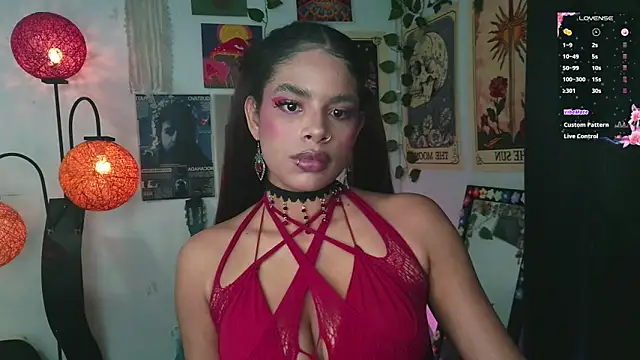 Snapshot of Raven_luv chatting on 09/19/25, 01:20 Raven luv online show from 09/19/25, 01:20