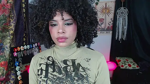 Snapshot of Raven_luv chatting on 10/02/25, 10:13 Raven luv online show from 10/02/25, 10:13