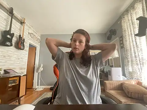 Snapshot of carynn chatting on 09/19/25, 02:21 carynn online show from 09/19/25, 02:21