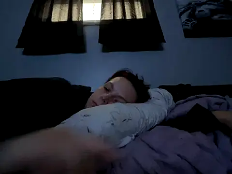 Snapshot of carynn chatting on 10/12/25, 03:13 carynn online show from 10/12/25, 03:13