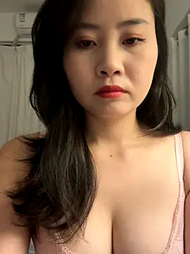 wly2028 online show from 11/02/25, 12:43