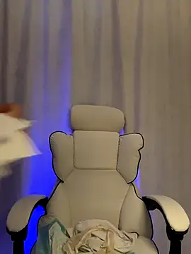 wly2028 online show from 10/05/25, 02:30