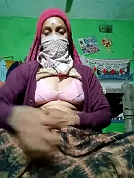 Snapshot of JA_janvi chatting on 12/17/25, 10:15 JA janvi online show from 12/17/25, 10:15