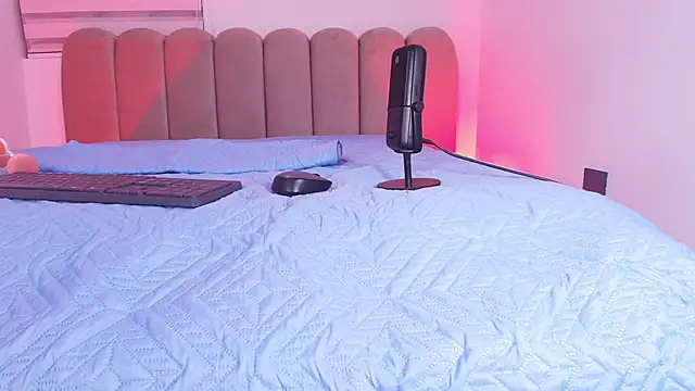 abbyrouss  online show from 11/21/25, 03:05