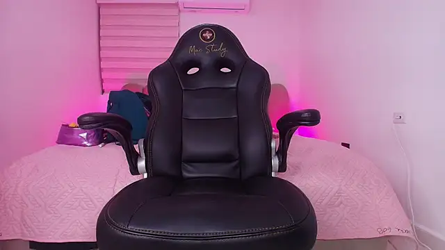 abbyrouss  online show from 11/22/25, 03:38