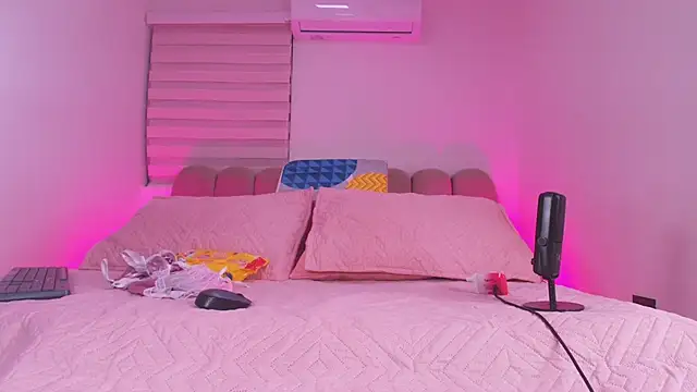 abbyrouss  online show from 11/30/25, 03:07