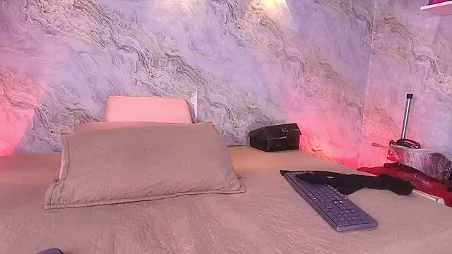 abbyrouss  online show from 11/12/25, 03:10