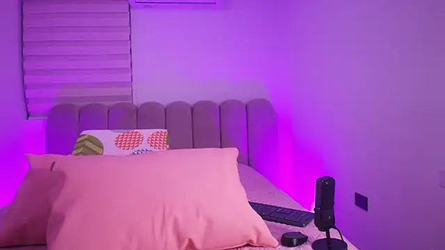 abbyrouss  online show from 11/28/25, 03:07