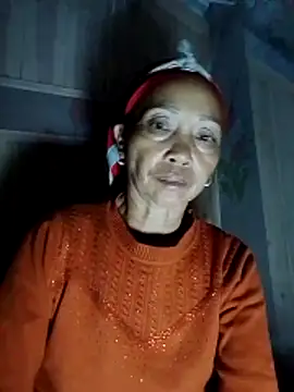 Snapshot of -Xuka-200 chatting on 11/15/25, 01:15 -Xuka-200 online show from 11/15/25, 01:15