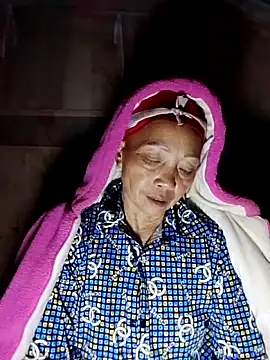 Snapshot of -Xuka-200 chatting on 11/26/25, 11:54 -Xuka-200 online show from 11/26/25, 11:54