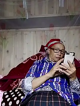 Snapshot of -Xuka-200 chatting on 10/25/25, 12:04 -Xuka-200 online show from 10/25/25, 12:04