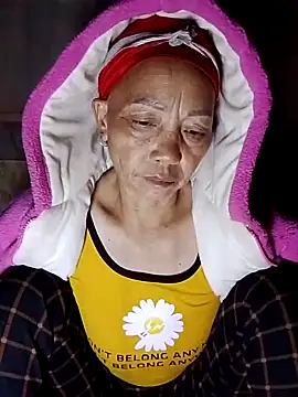 Snapshot of -Xuka-200 chatting on 11/25/25, 11:48 -Xuka-200 online show from 11/25/25, 11:48