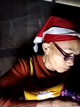 Snapshot of -Xuka-200 chatting on 12/16/25, 12:04 -Xuka-200 online show from 12/16/25, 12:04