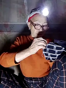 Snapshot of -Xuka-200 chatting on 11/12/25, 12:20 -Xuka-200 online show from 11/12/25, 12:20