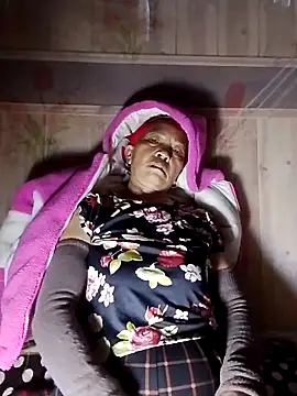 Snapshot of -Xuka-200 chatting on 11/05/25, 10:13 -Xuka-200 online show from 11/05/25, 10:13