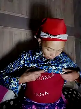 Snapshot of -Xuka-200 chatting on 11/20/25, 12:17 -Xuka-200 online show from 11/20/25, 12:17