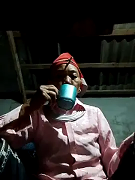 Snapshot of -Xuka-200 chatting on 10/23/25, 02:05 -Xuka-200 online show from 10/23/25, 02:05