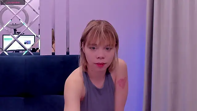 Snapshot of KittyGolden chatting on 09/24/25, 05:47 KittyGolden online show from 09/24/25, 05:47