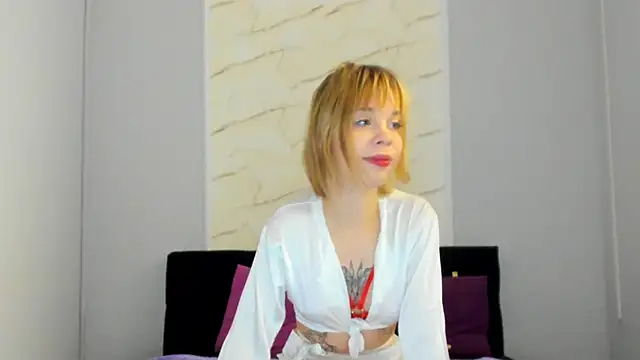 Snapshot of KittyGolden chatting on 09/14/25, 04:57 KittyGolden online show from 09/14/25, 04:57