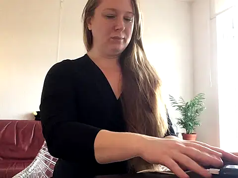 MazySunny online show from 10/31/25, 08:55