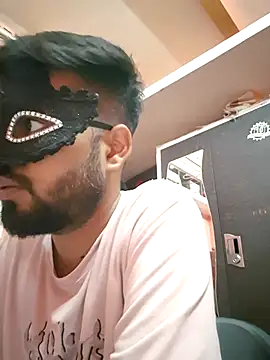 soniriyaa010101 online show from 03/19/26, 06:19