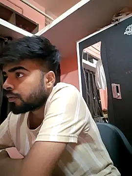 soniriyaa010101 online show from 04/15/26, 11:49