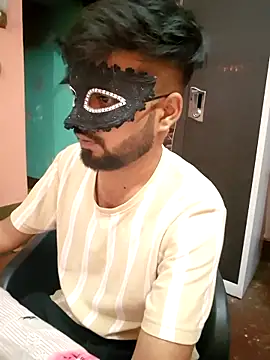 soniriyaa010101 online show from 03/12/26, 08:35