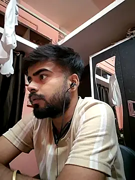 soniriyaa010101 online show from 04/13/26, 08:02