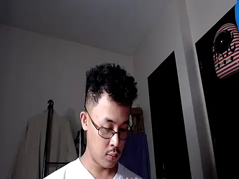 itsyour Asianboy15 online show from 04/16/26, 09:32