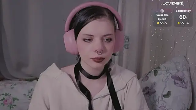Snapshot of Alice_Zev chatting on 06/21/26, 10:37 Alice Zev online show from 06/21/26, 10:37