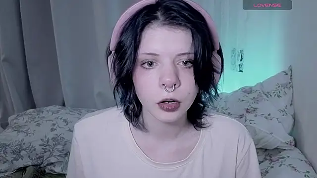 Snapshot of Alice_Zev chatting on 07/13/26, 11:26 Alice Zev online show from 07/13/26, 11:26