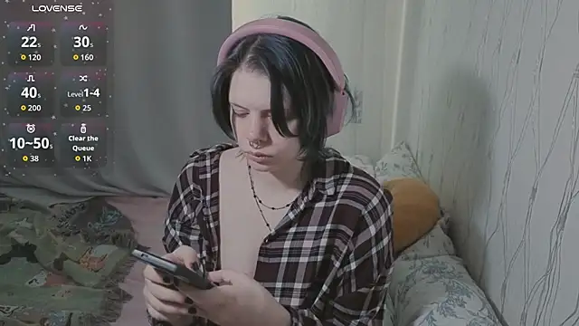 Snapshot of Alice_Zev chatting on 05/20/26, 02:25 Alice Zev online show from 05/20/26, 02:25