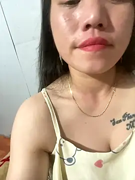 Snapshot of chipp-bong chatting on 09/14/25, 02:28 chipp-bong online show from 09/14/25, 02:28