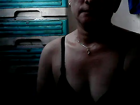 yoursPinayMama1682 online show from 10/19/25, 11:29