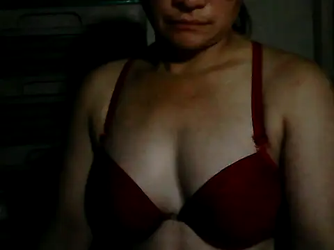 yoursPinayMama1682 online show from 10/01/25, 11:47