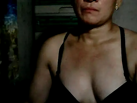 yoursPinayMama1682 online show from 11/21/25, 01:54